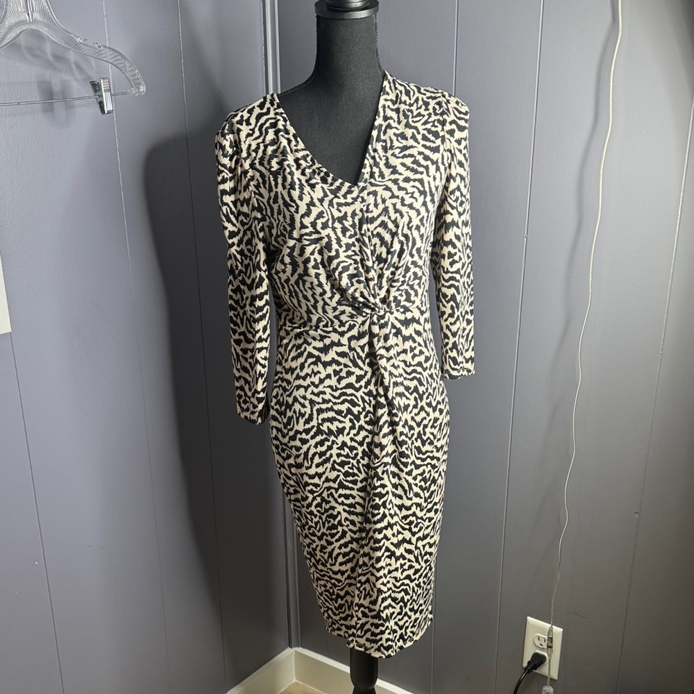 Lark & Ro Black and Cream Long Sleeve Dress
